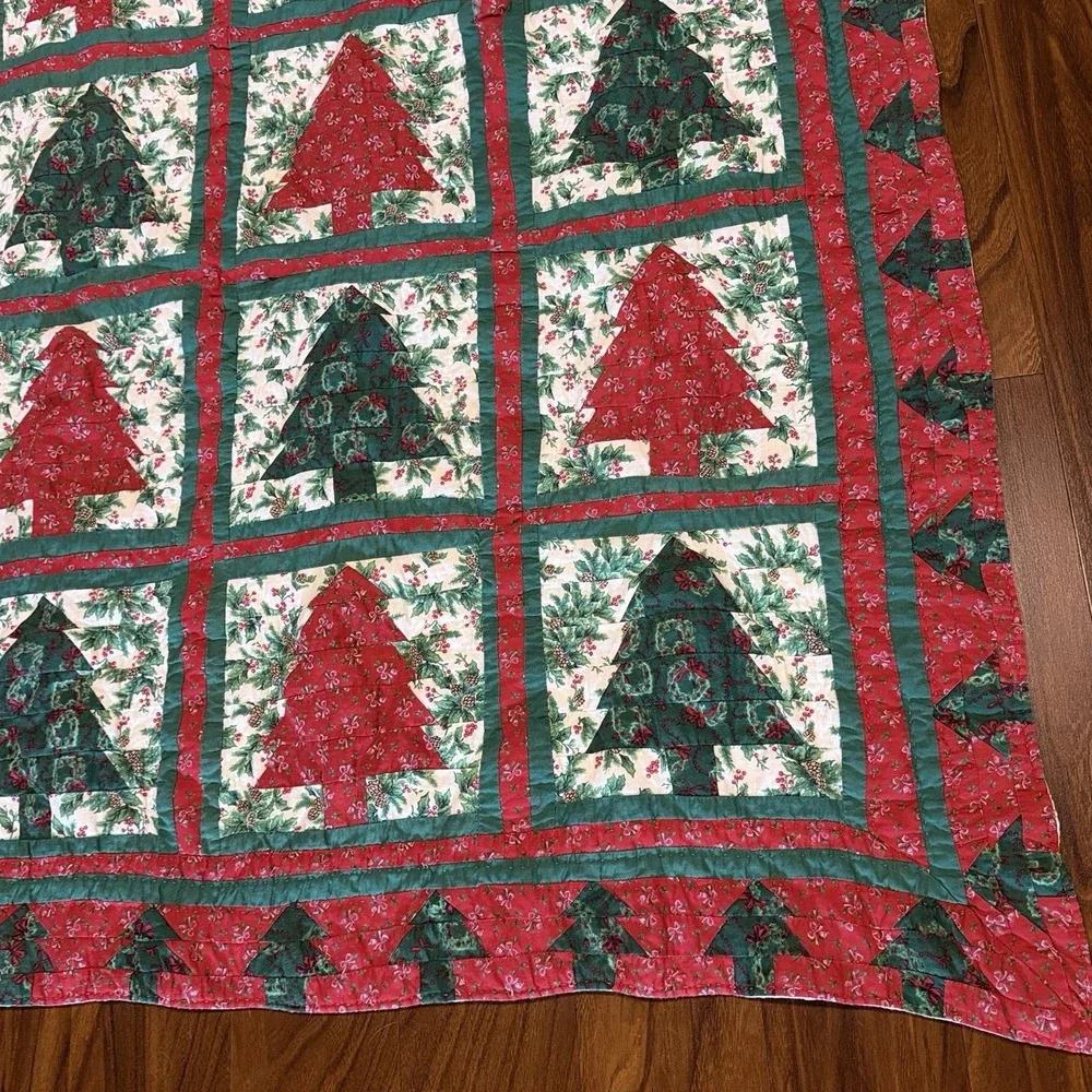 VTG Handmade Christmas Tree Quilt 45x54 Patchwork Holiday Lap Throw Cabin Decor